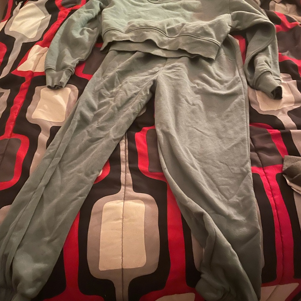 Green crop top sweat suit